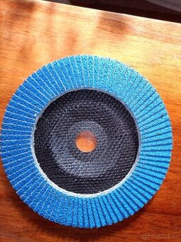 Prodám lamelové brusné kotouče 178x22 mm.