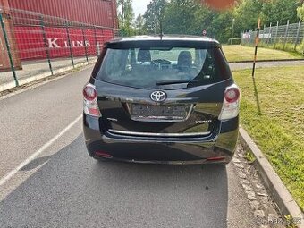 Toyota Verso 2.2D prémium 7 míst dovoz Švýcarsko