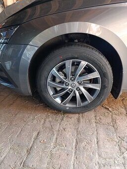 NOVÁ LITÁ KOLA r 16 ŠKODA OCTAVIA 4 TOP STAV