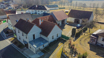 Rodinný dům s garážemi, zahradou v Dražovicích u Sušice
