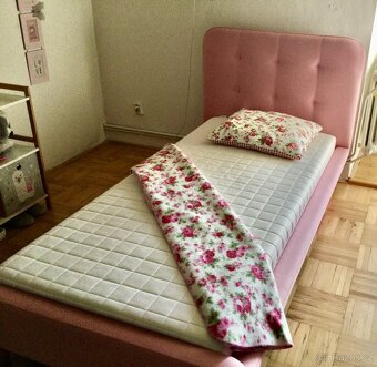 Nova jednoluzkova postel s rostem a matraci