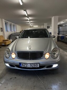 Mercedes Benz W211