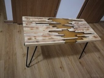 Epoxidový konferenční stolek