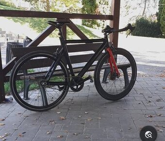 Silniční dráhové fixie kolo s automatickou převodovkou