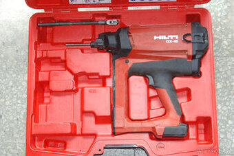 Plynova hřebíkovačka pro připevnění izolace Hilti GX-IE