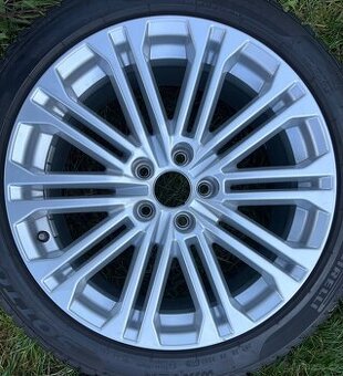 Audi A5 / S5  A4 / S4  originál ALU R18