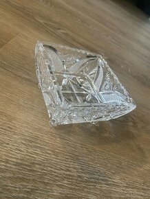 Mistička z broušeného skla