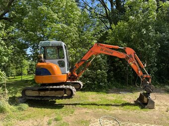 pásový bagr Hitachi EX40U