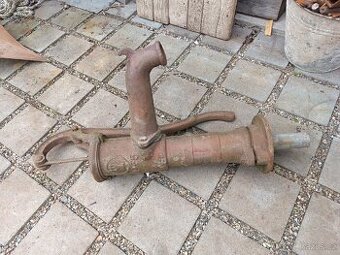 Ruční pumpa na vodu