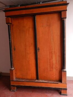 Šatníkova skřín Biedermayer 19. století dřevo