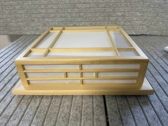 Dřevěné stropní svítidlo ve stylu japonské lampy (shoji).