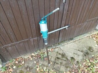 Ruční pumpa na naftu nebo olej