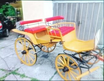 Tažný kočár za koně