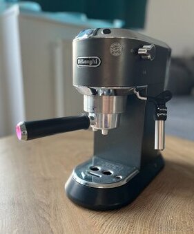 Kávovar DeLonghi Dedica Espresso EC 685.BK
