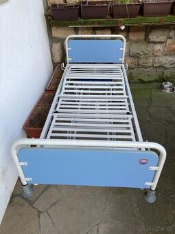 Zdravotní polohovací postel