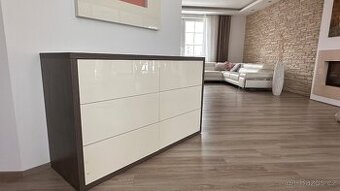 Komoda na zakázku od truhláře dýha / bílý lesk