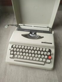 Kufříkový psací stroj Chevron