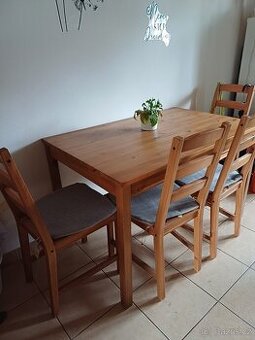 Jidelni stůl + 4 židle
