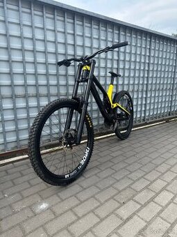 Canyon Sender CF 8.0 - Wasp - DH bike, velikost L