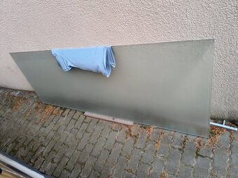 Skleněná přepážka