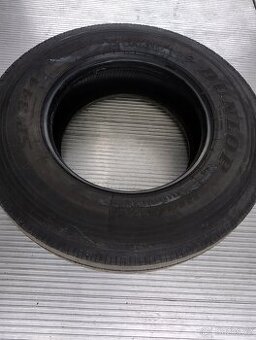 Pneu Dunlop 235/75 R 17,5 - 1