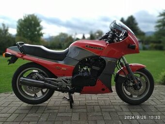 Kawasaki GPZ 900 R - 1
