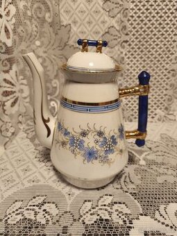 Stará porcelánová konvička. - 1