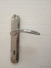 Dveřní klika / kování, stříbrná lesk, rozteč 90mm/3ks - 1