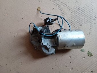 Motor stěračů Škoda 105 120