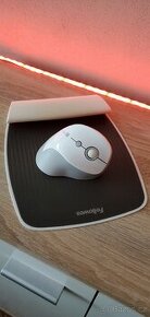 Ergonomická bezdrátová myš s podložkou