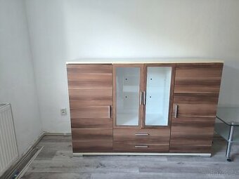 Prosklená skříň a tv stolek