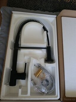 Kuchyňká stojanova baterie černá