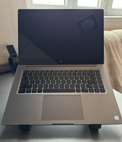 3D vytisklý stojánek na notebook