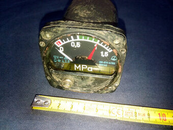 Měřící přístroj - tlakoměr - PLATÍ do SMAZÁNÍ