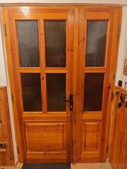 Dřevěné dveře a okna