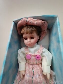 Porcelánová panenka