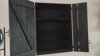 Závěsná dřevěná skříňka Ikea (barová)