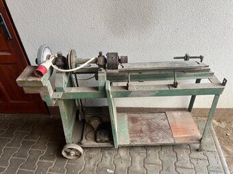 Soustruh na dřevo s bruskou