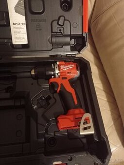 Aku Milwaukee M18 BLPDRC vrtací Aku šroubovák