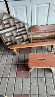 Dřevěné police,stoličky