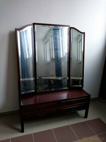 Komoda se zrcadlem, starožitné