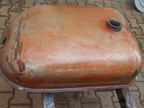 zetor 25  nádrž