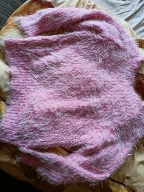 Růžový chlupatý svetřík
