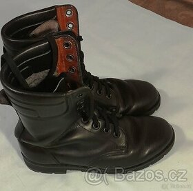 Kožené vojenské boty, stélka 27 cm, zateplené.
