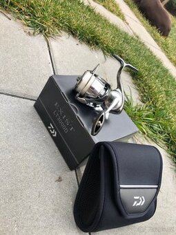 Naviják Daiwa Exist LT3000 + šňůra Varivas 0,08mm