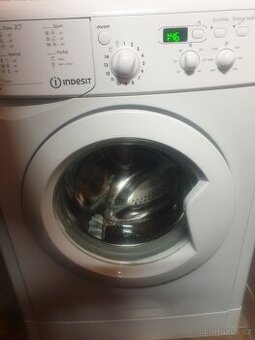 Pračka Indesit - 40 cm, úzká