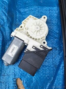 VW Passat B6 motor stahovačky levý zadní - 1