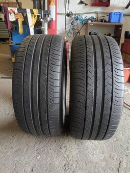 2xletní pneu 235/45/18.Dunlop.