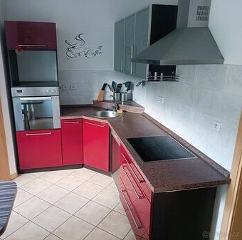 Kuchyně včetně všech spotřebičů