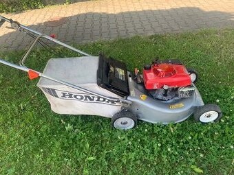Honda benzínová sekačka s pojezdem PROFI